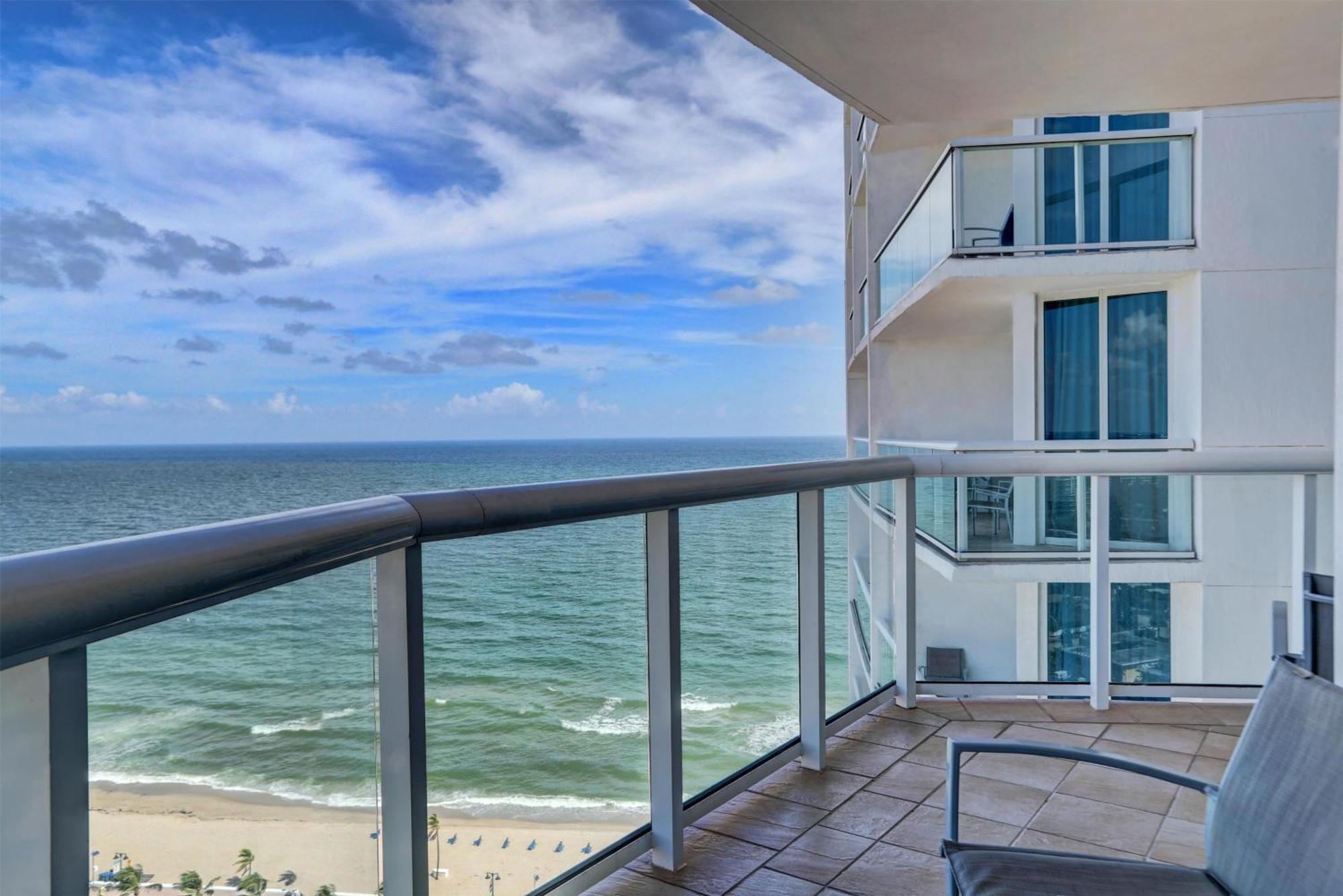 King Studio Suite Ocean View Mobility Access