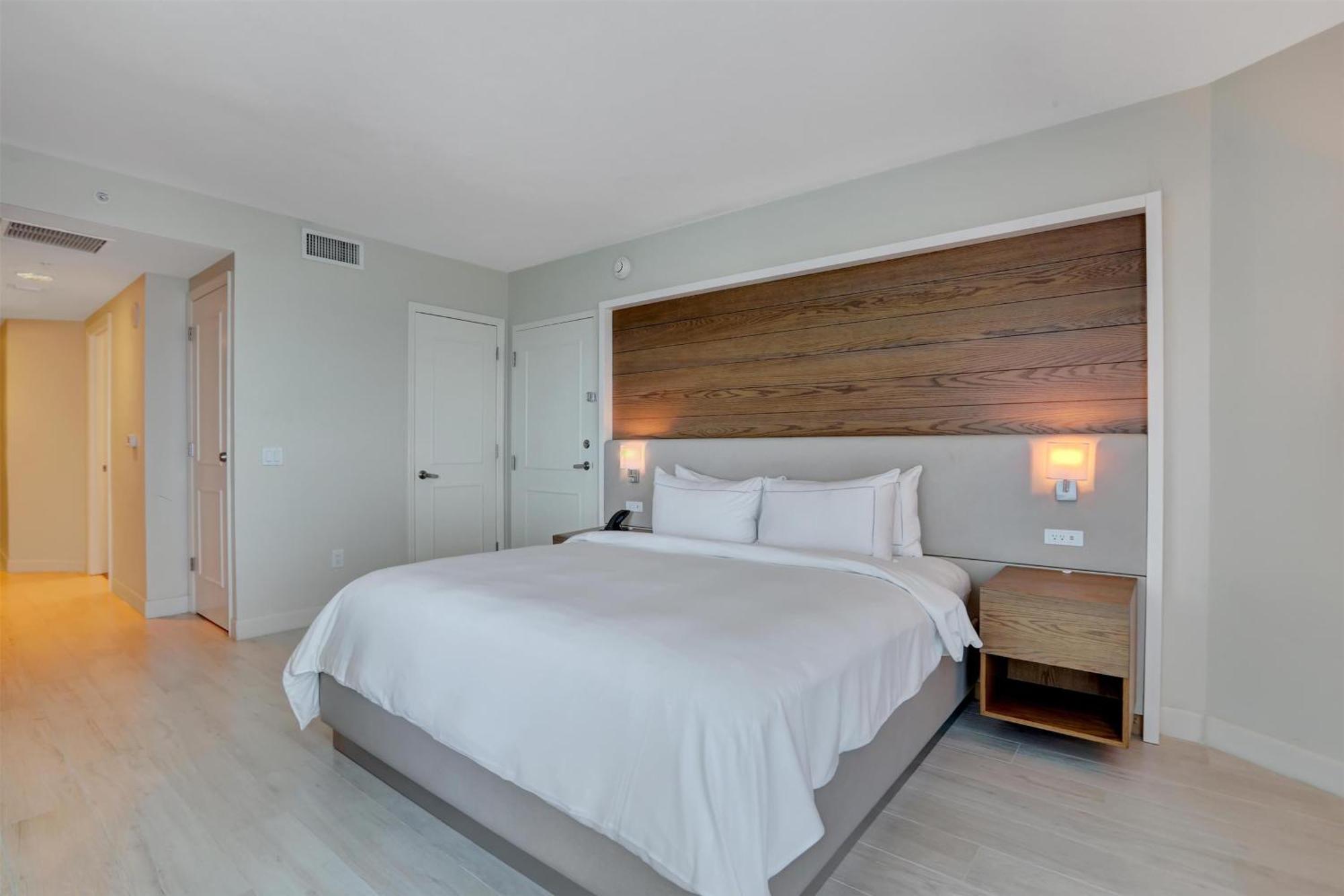 Junior King Suite Ocean View
