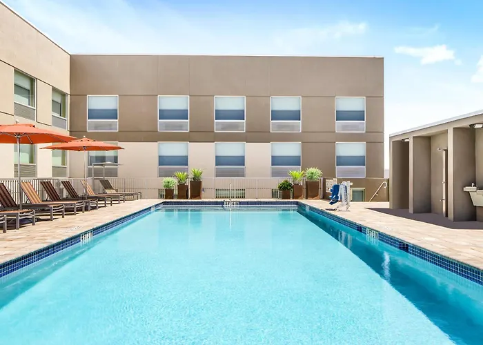 Resort: Holiday Inn Express Ft Lauderdale Cruise-Airport By Ihg